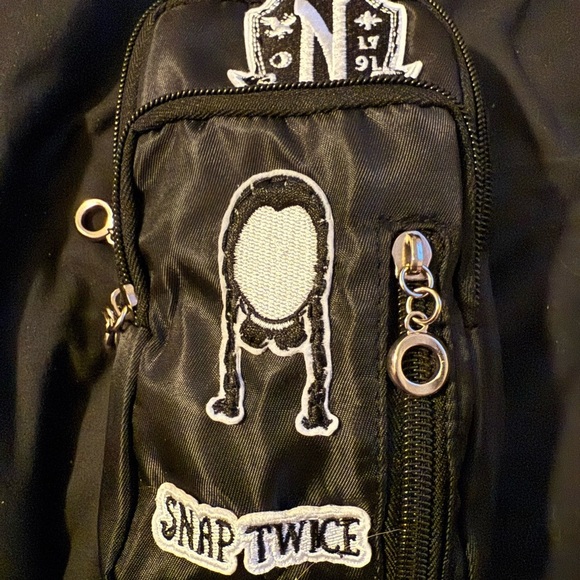 Black Snap Twice Crossbody Bag - Picture 5 of 7